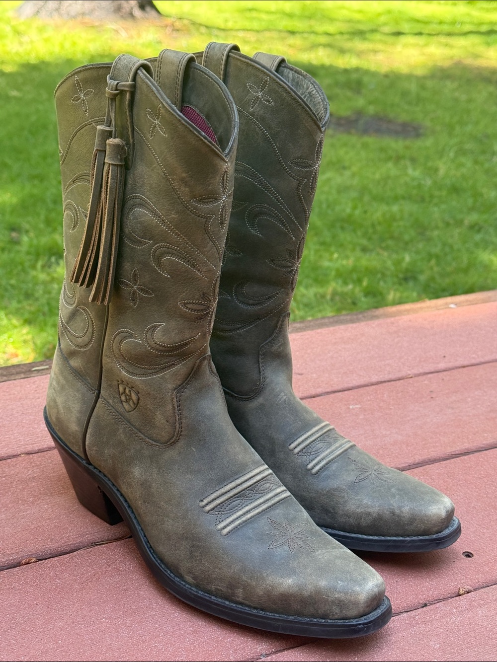 VIntage Ariat Desert Star Tassel Western Heeled Boots